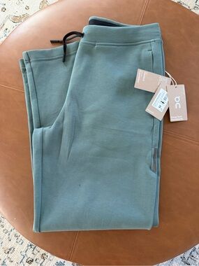 NWT On Running Focus Tech Sweatpants in Sage Green Women’s M
